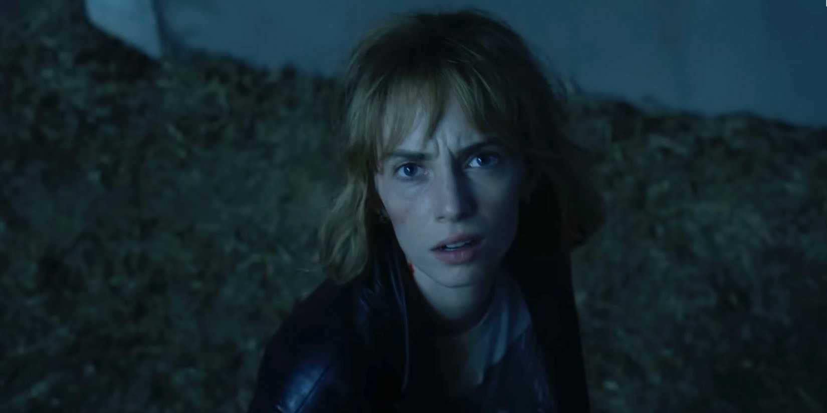 Robin (Maya Hawke) em uma cena de Stranger Things.