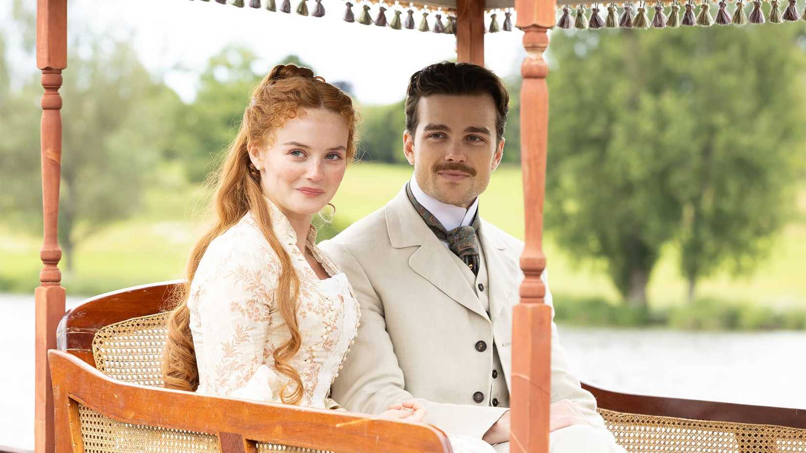 Millie Gibson e Joshua Orpin em The Forsytes PBS Masterpiece
