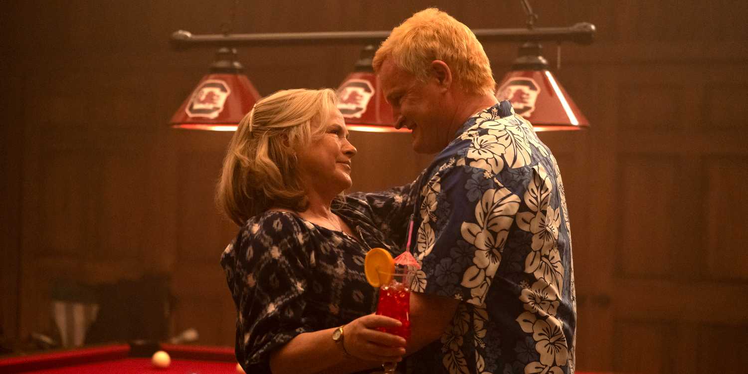 Patricia Arquette e Jason Clarke em cena de Murdaugh: Morte em Família