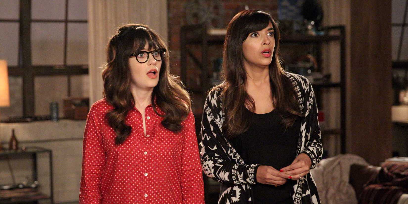 Jess e Cece chocadas em New Girl.