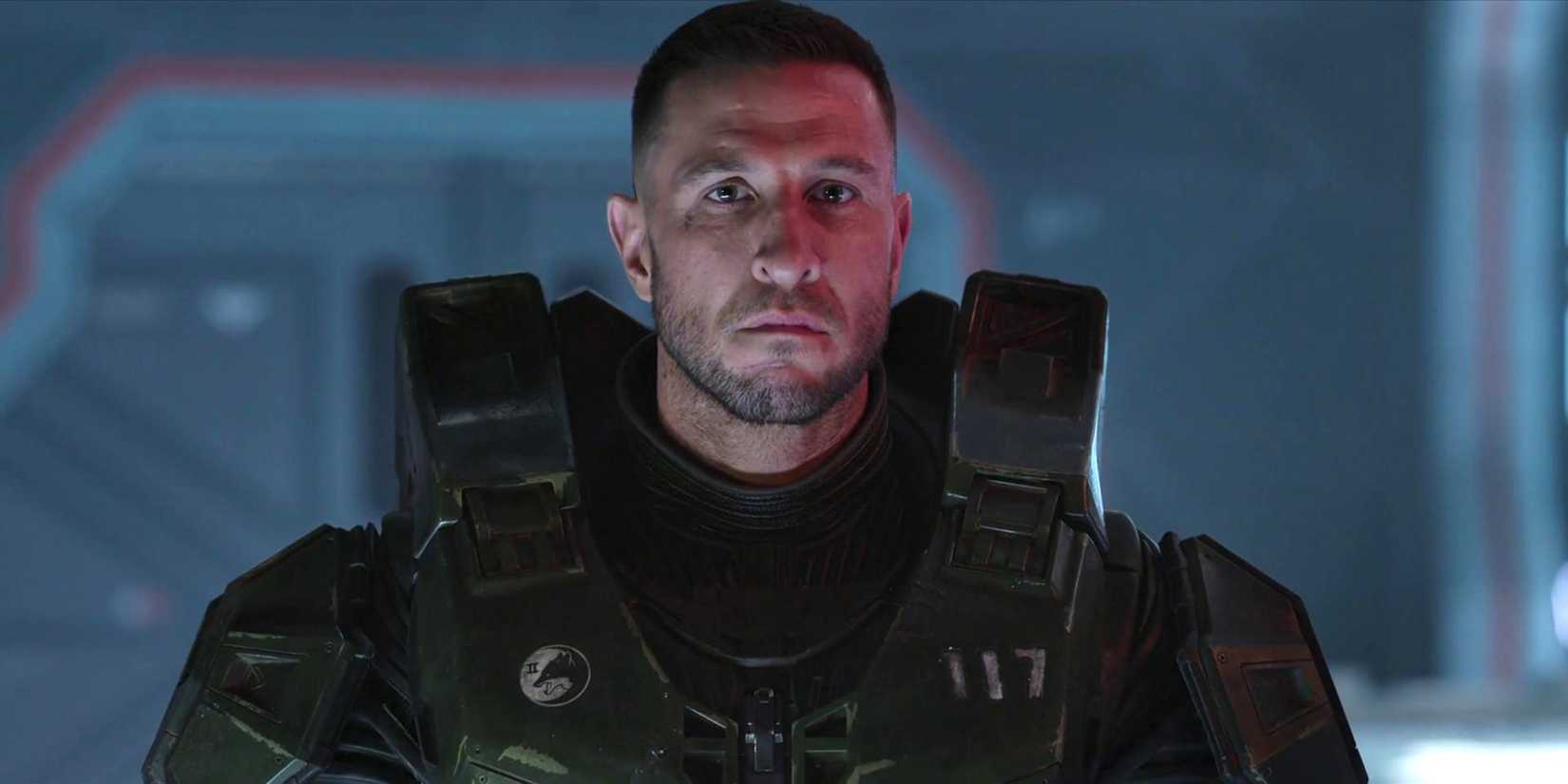 pablo schreiber as master chief without a helmet on in halo tv show