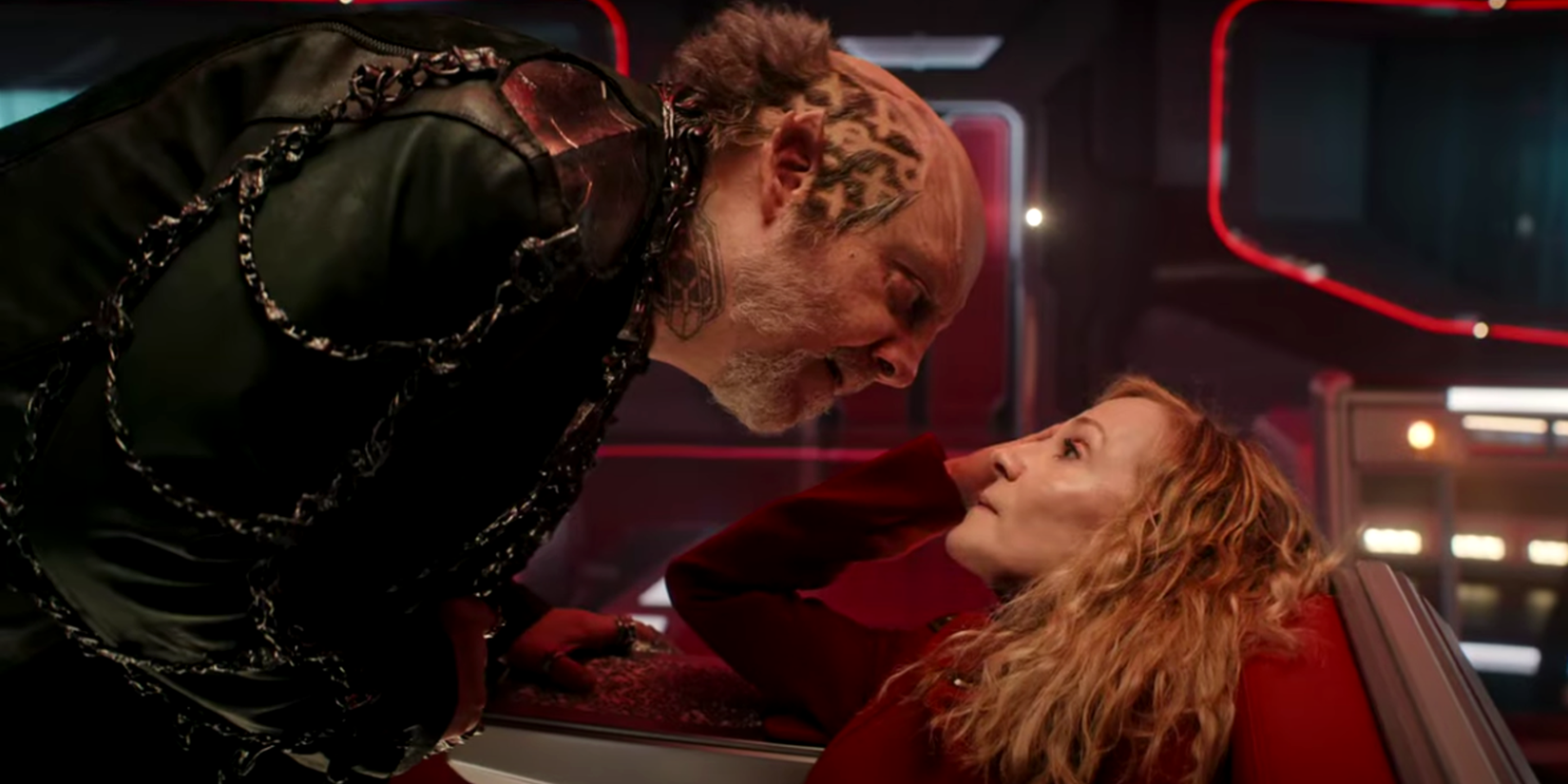 Paul Giamatti confronts Holly Hunter in Star Trek Starfleet Academy