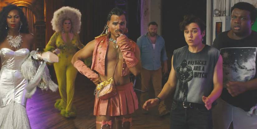 Cena do filme Queens of the Dead com grupo de sobreviventes.
