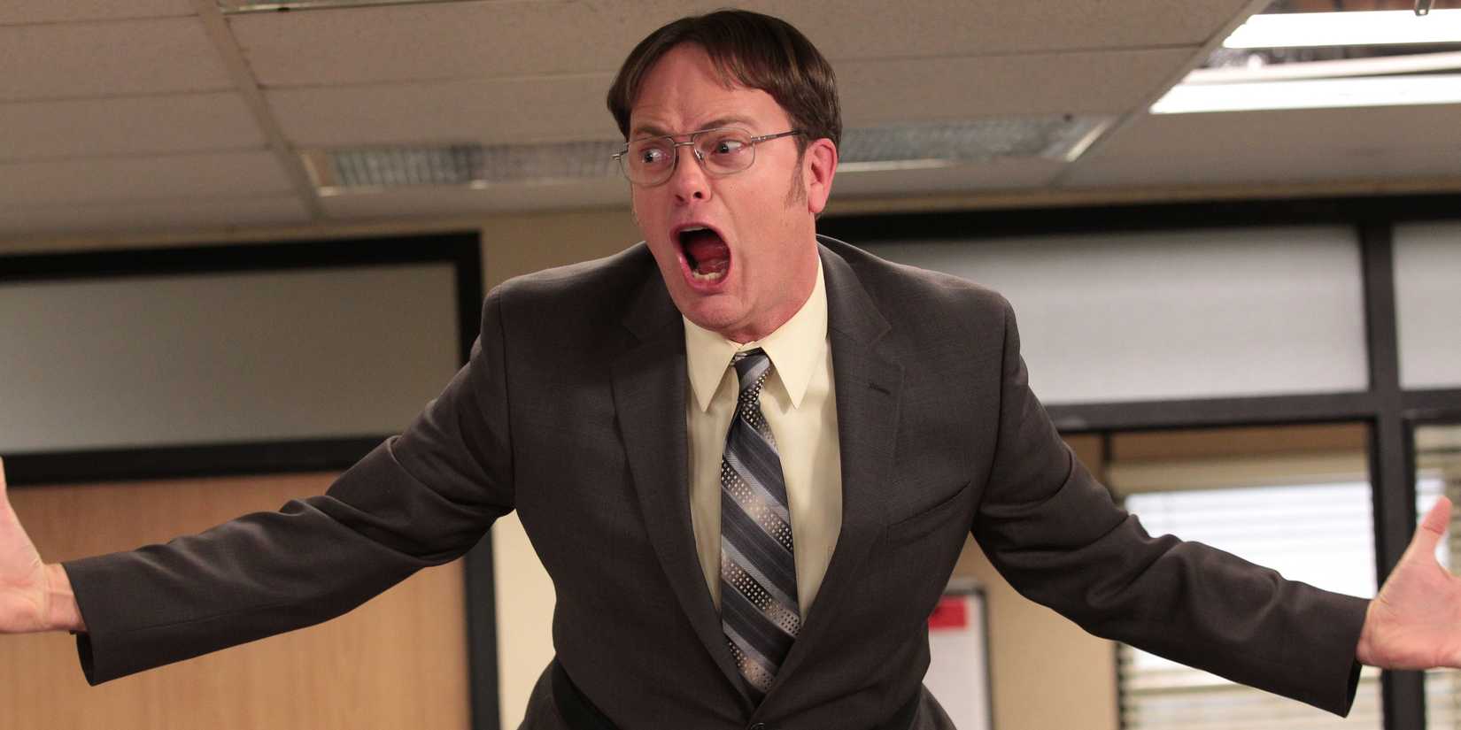 Rainn Wilson como Dwight gritando em The Office
