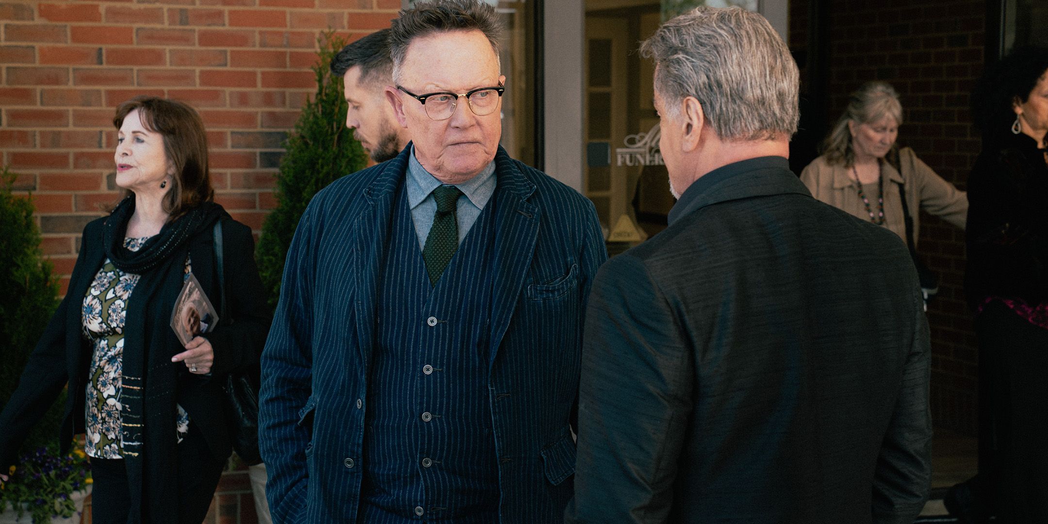Robert Patrick como Jeremiah Dunmire e Sylvester Stallone como Dwight Manfredi em Tulsa King temporada 3