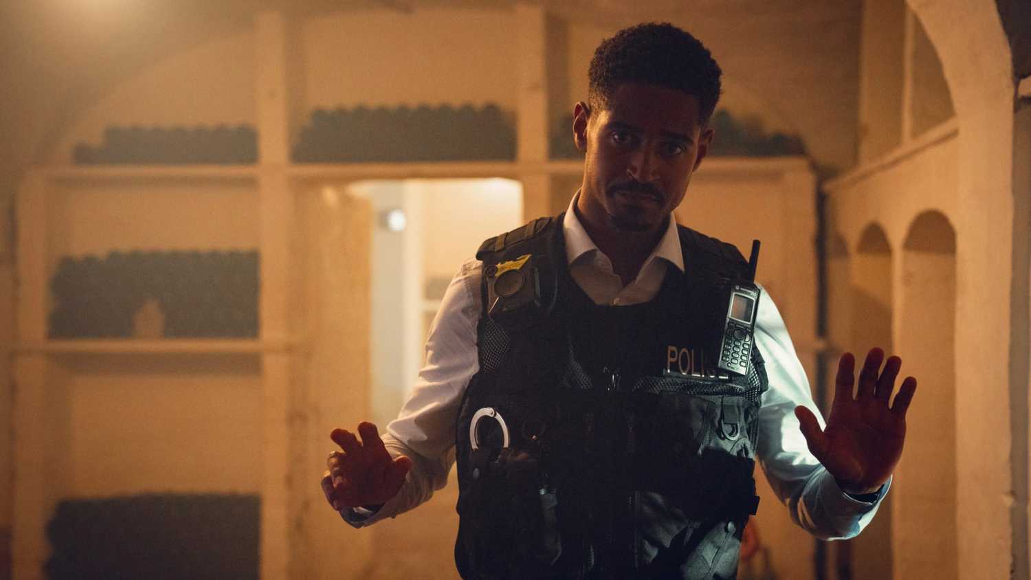 Alfred Enoch em Run Away