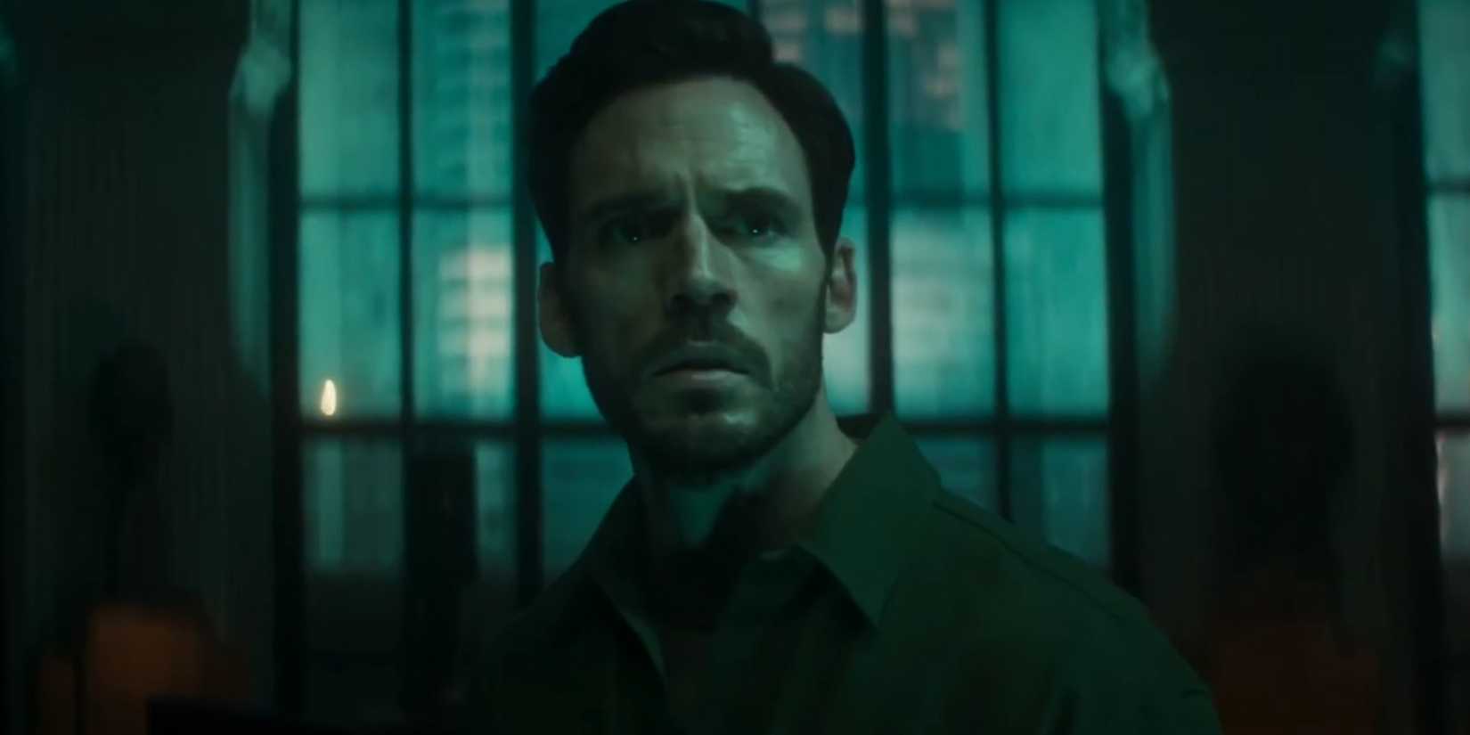 Joel Lazarus em cena de Lazarus