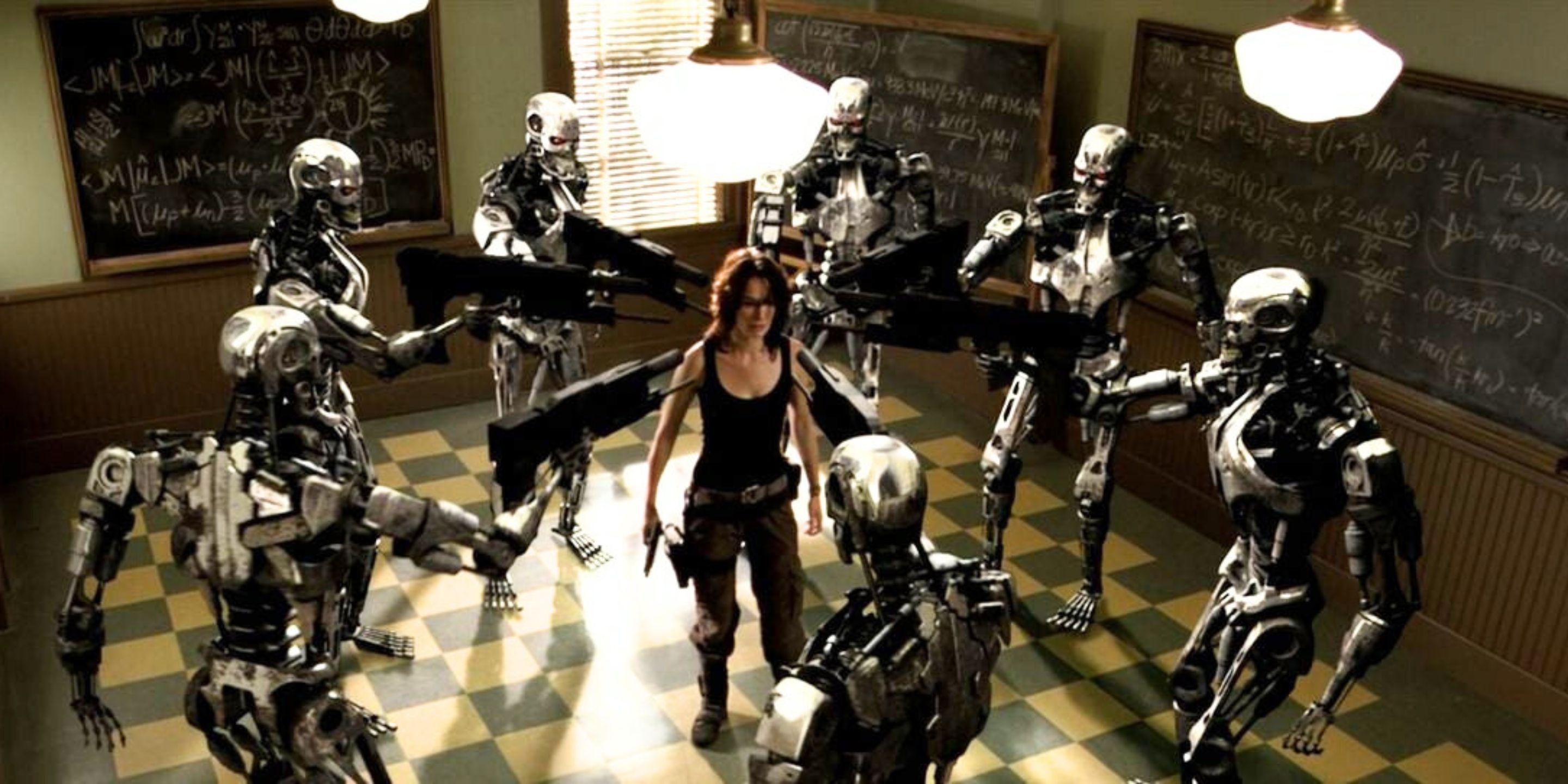 Sarah Connor cercada por Exterminadores em Terminator: The Sarah Connor Chronicles