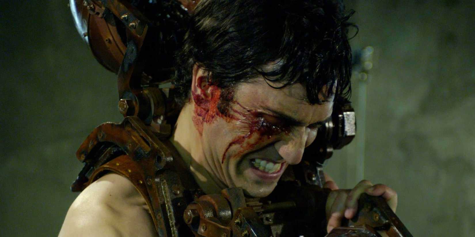 Um homem com um olho ensanguentado preso na armadilha de Vênus em Jogos Mortais 2