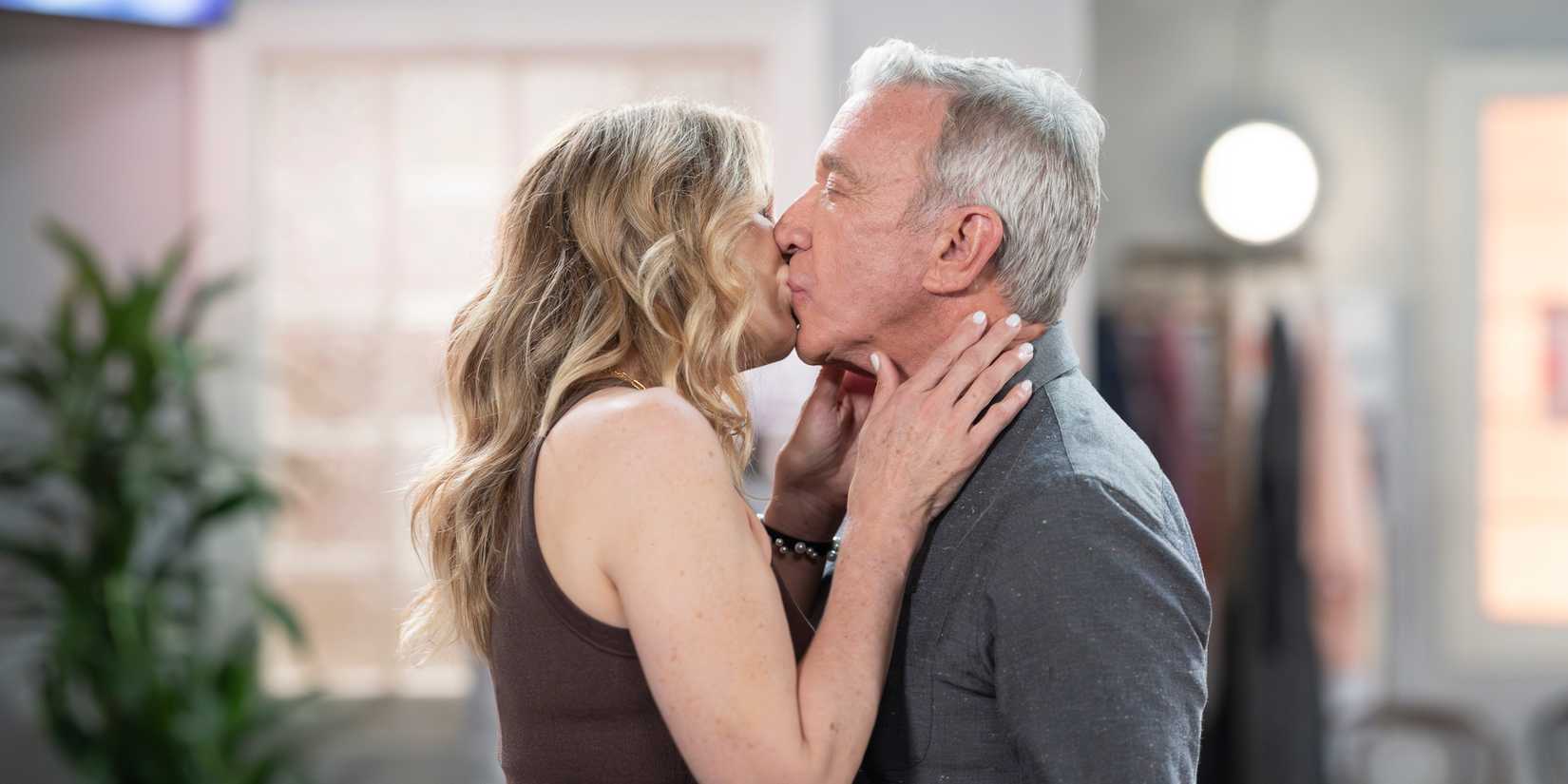 Tim Allen as Matt kissing Jenna Elfman as Eve in Shifting Gears season 2, episode 1.