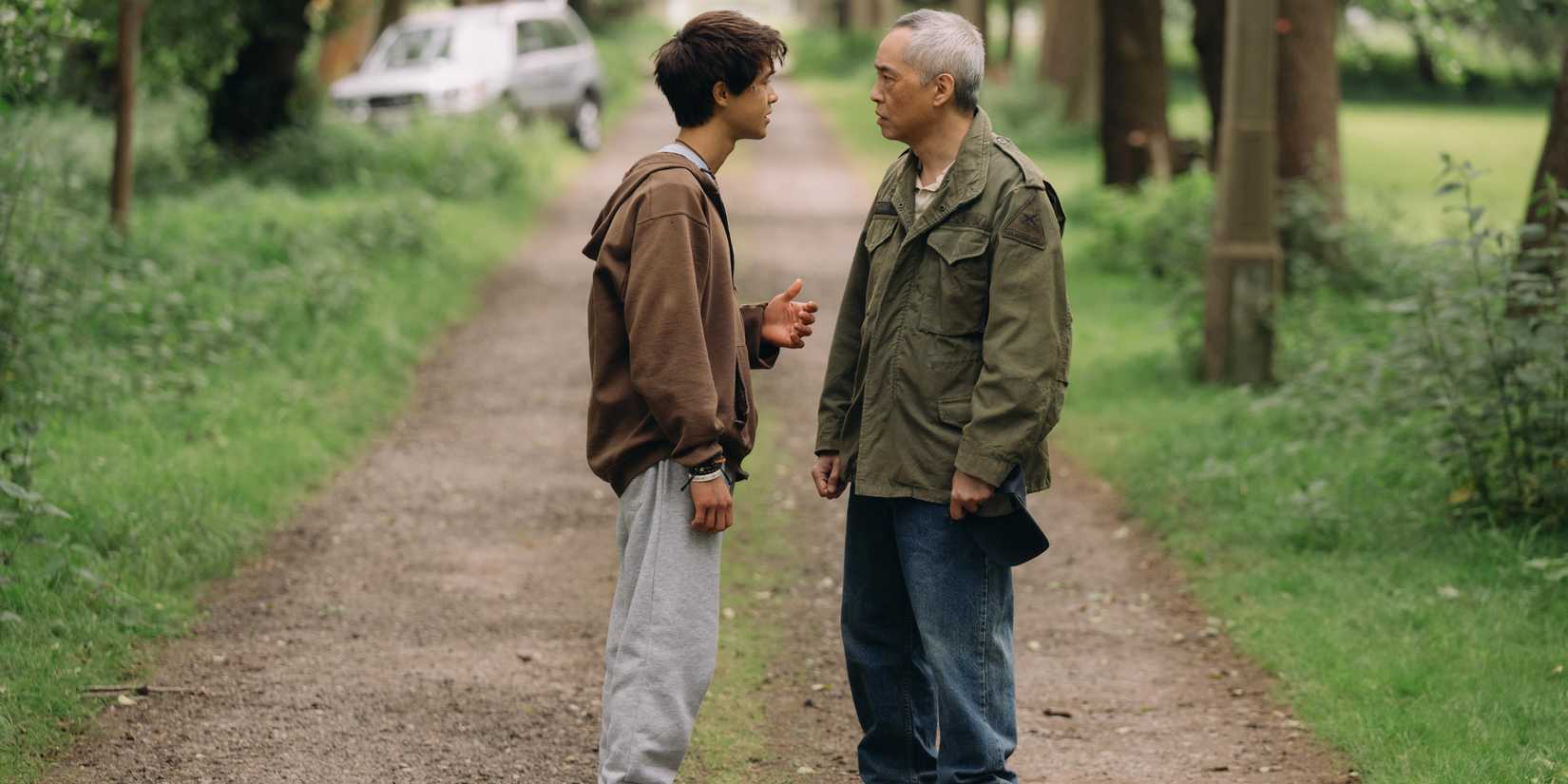 Sky Yang e Ken Leung discutindo em Last Days