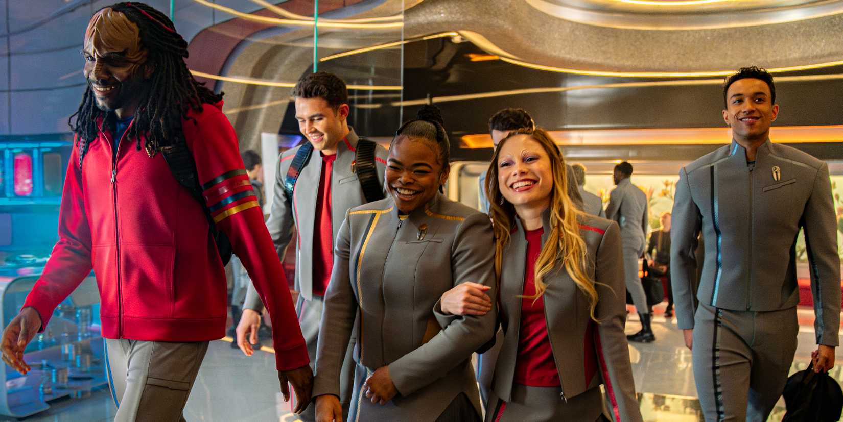 Starfleet Academy cadets friends-1