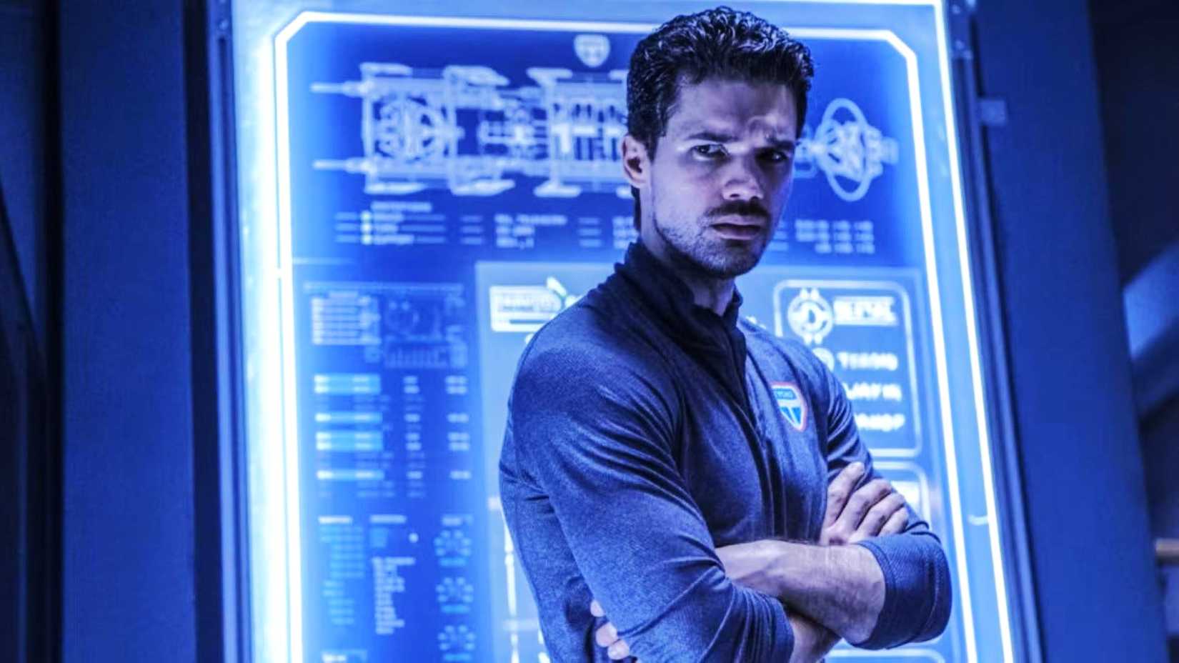 Steven Strait como James Holden em The Expanse