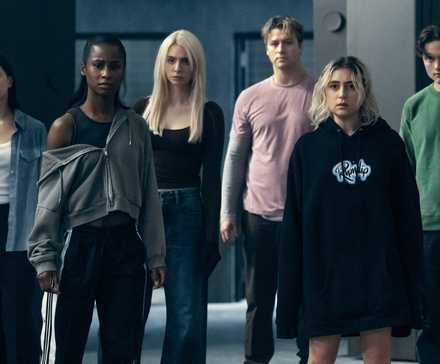 Студенты-супергерои в тренировочном зале в "Gen V"