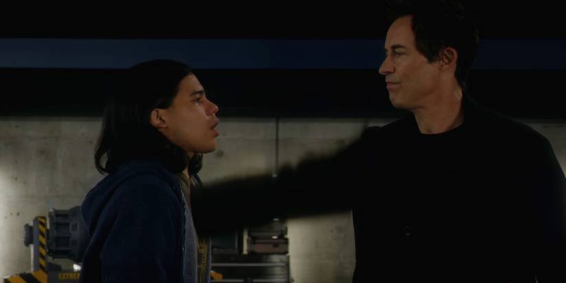 Thawne se mete la mano en el pecho de Cisco en el episodio de The Flash "Out Of Time"