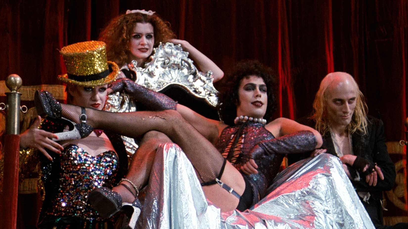 O elenco posa para uma foto em The Rocky Horror Picture Show