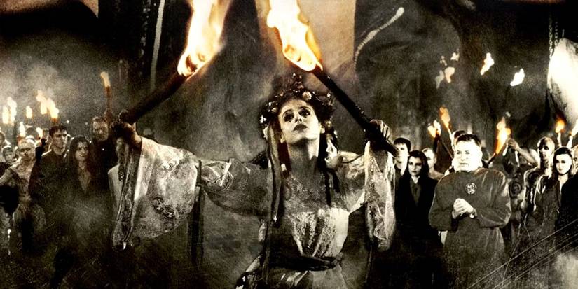 Membros do culto dançando em Darklands