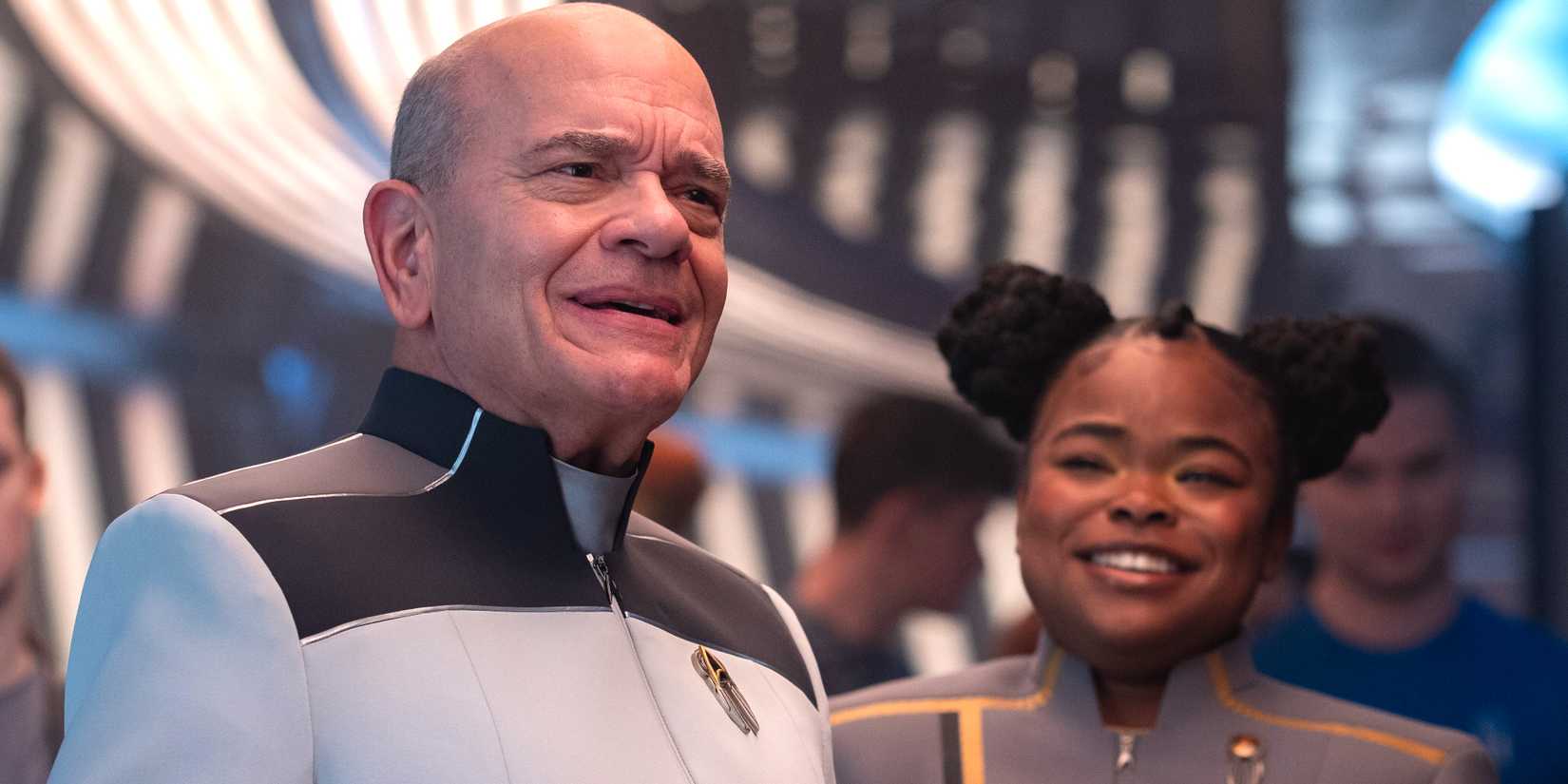 The Doctor with Starfleet Academy cadets close up