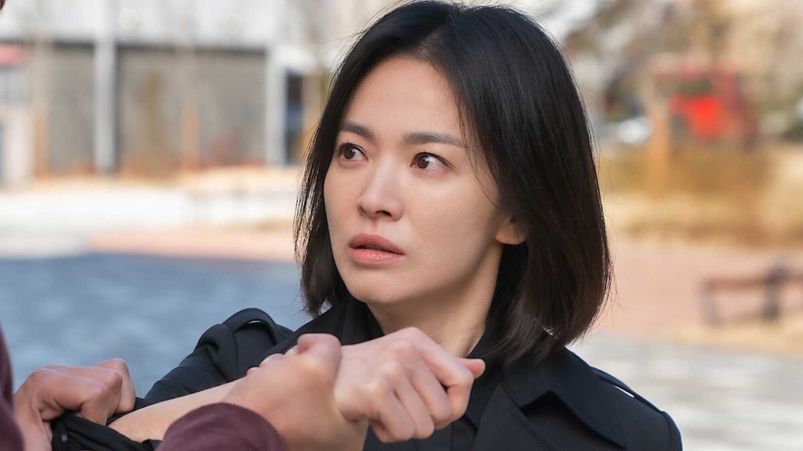 Song Hye-kyo como Moon Dong-eun em The Glory.