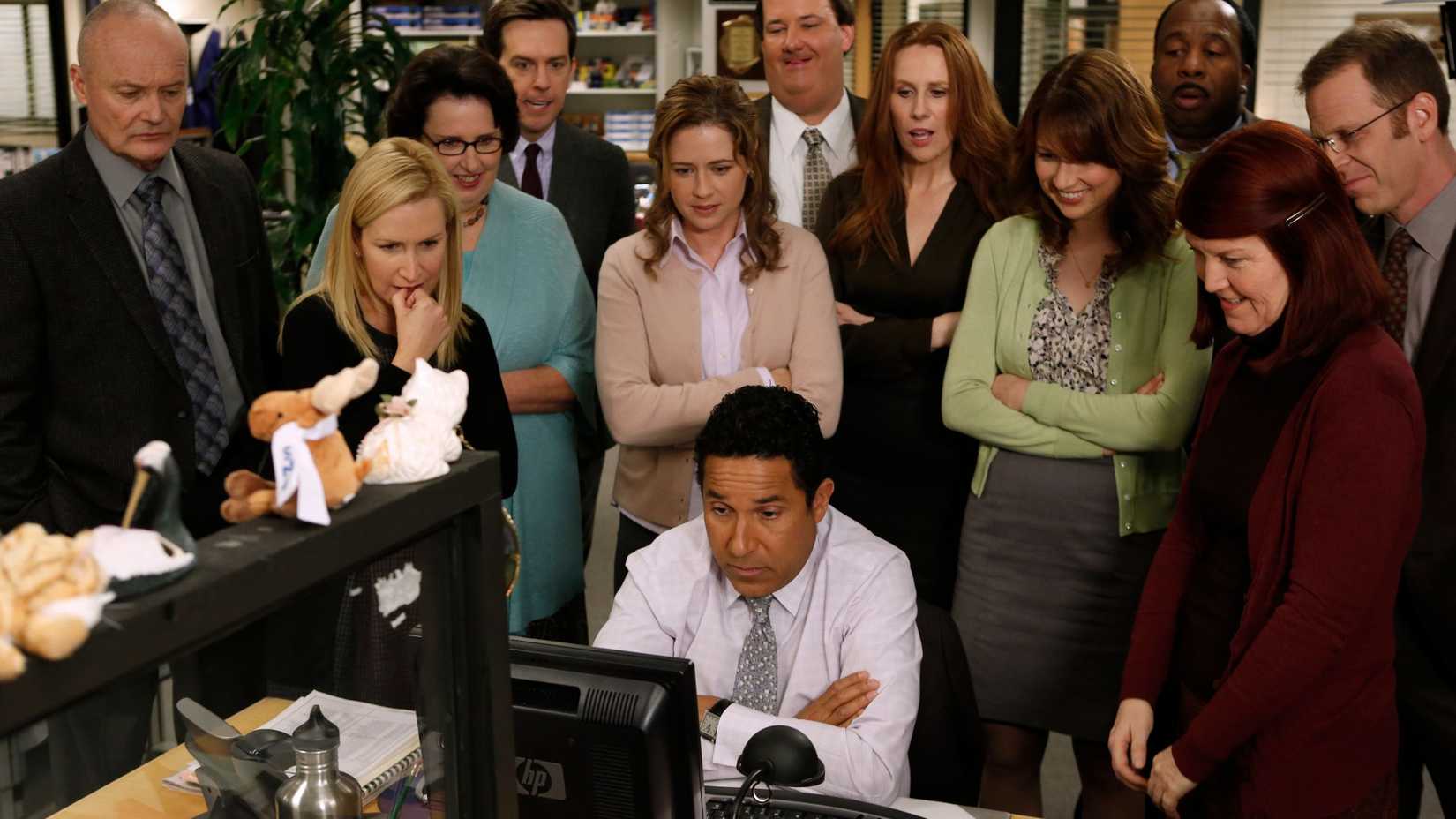 O elenco de The Office reunido na mesa de Oscar
