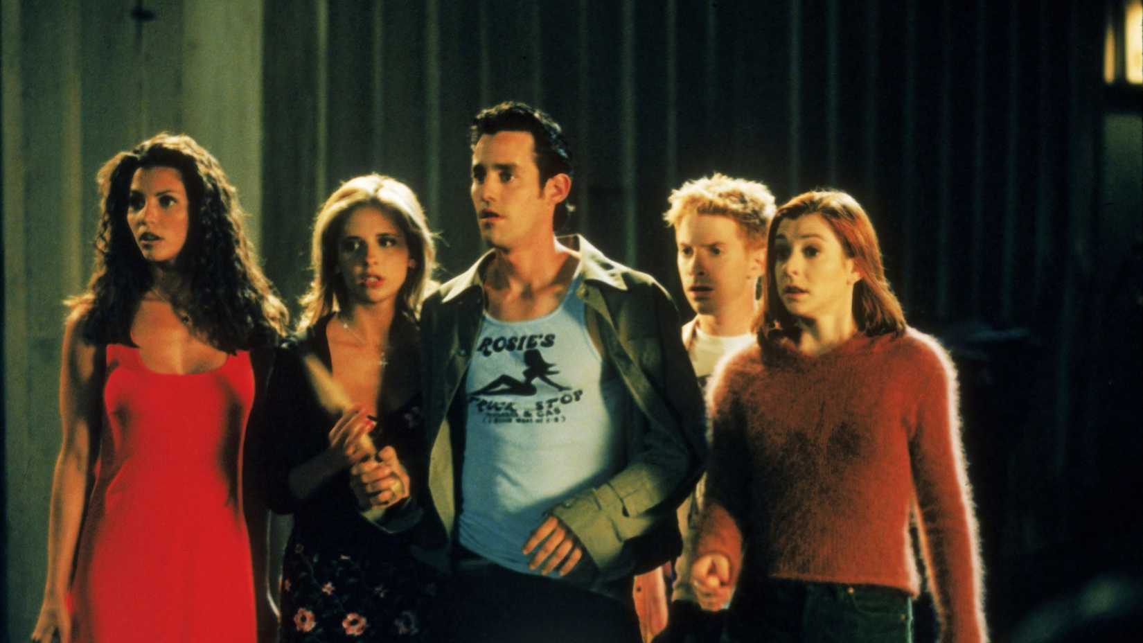 The Scooby Gang in the alley behind the Bronze in Buffy the Vampire Slayer season 3, episode 3