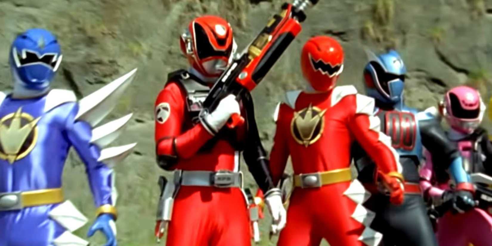 Os Rangers de SPD e Dino Thunder no episódio de Power Rangers 'History'