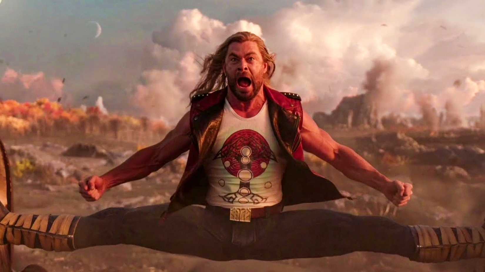 thor does a split while wearing human clothes in an alien planet in love and thunder