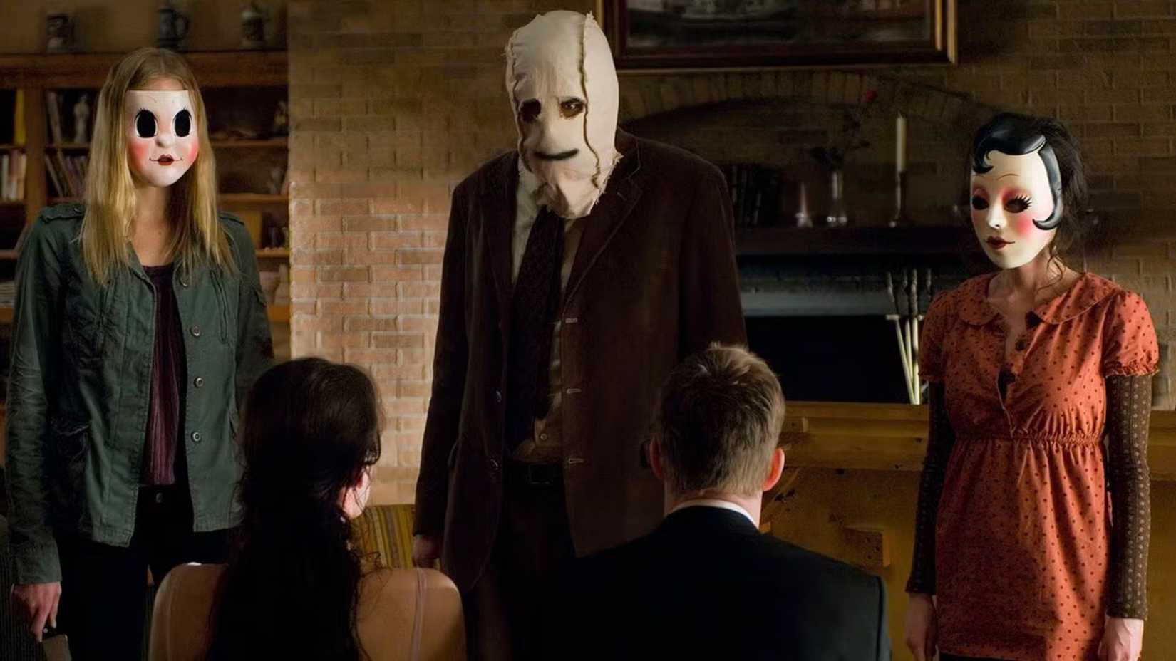 Três assassinos mascarados em The Strangers