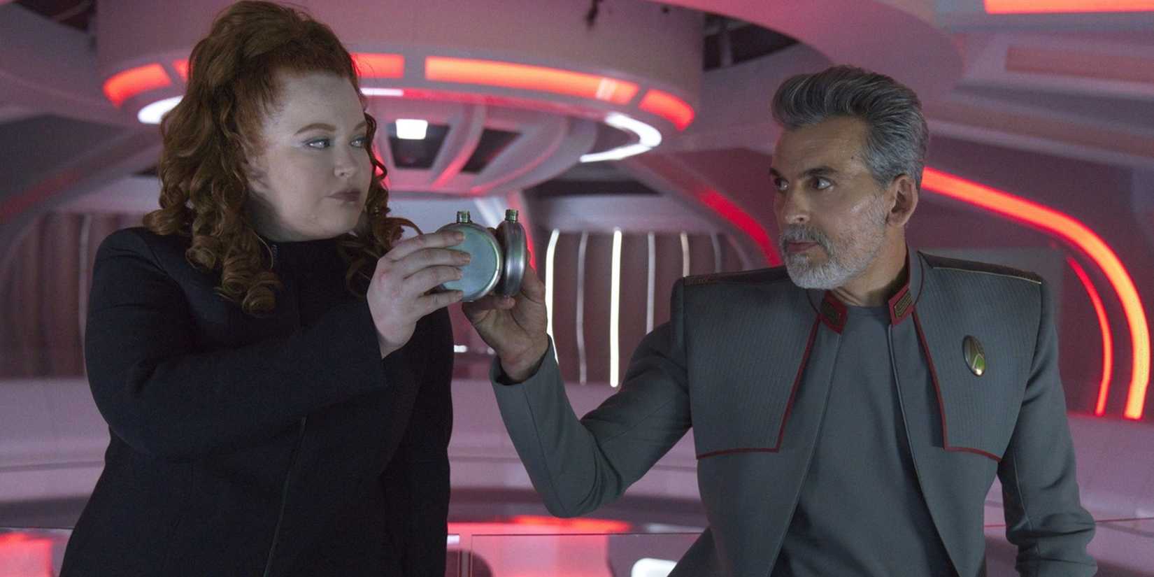 Tilly toasts Admiral Vance