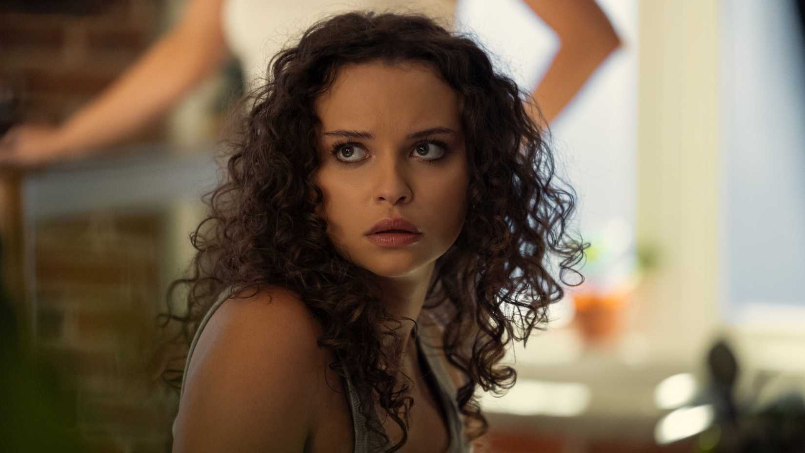 Isabella Briggs como Denise na 3ª temporada de The Summer I Turned Pretty.
