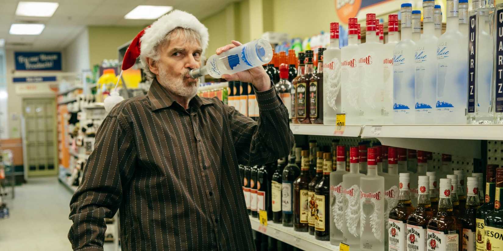 Billy Bob Thornton as Willie Soke drinking alcohol from a bottle while stood in the middle of a supermarket aisle in Bad Santa 2.