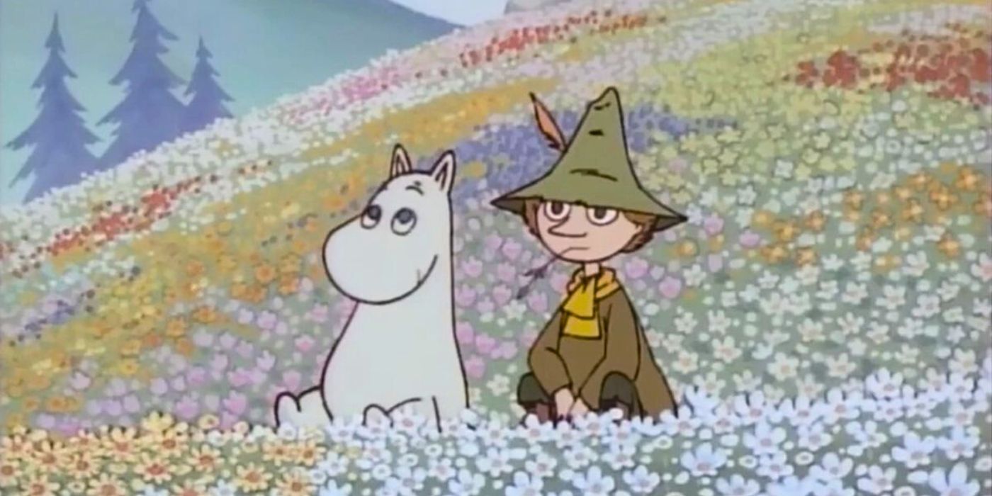 Una coppia di Moomin seduta in un prato di fiori