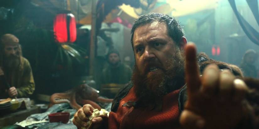 Nick Frost em cena de ação em Into the Badlands