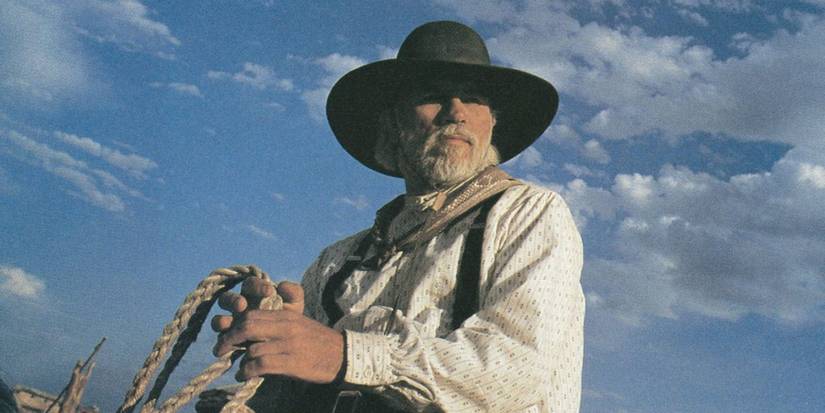 Woodrow usando um chapéu e segurando uma corda em Lonesome Dove