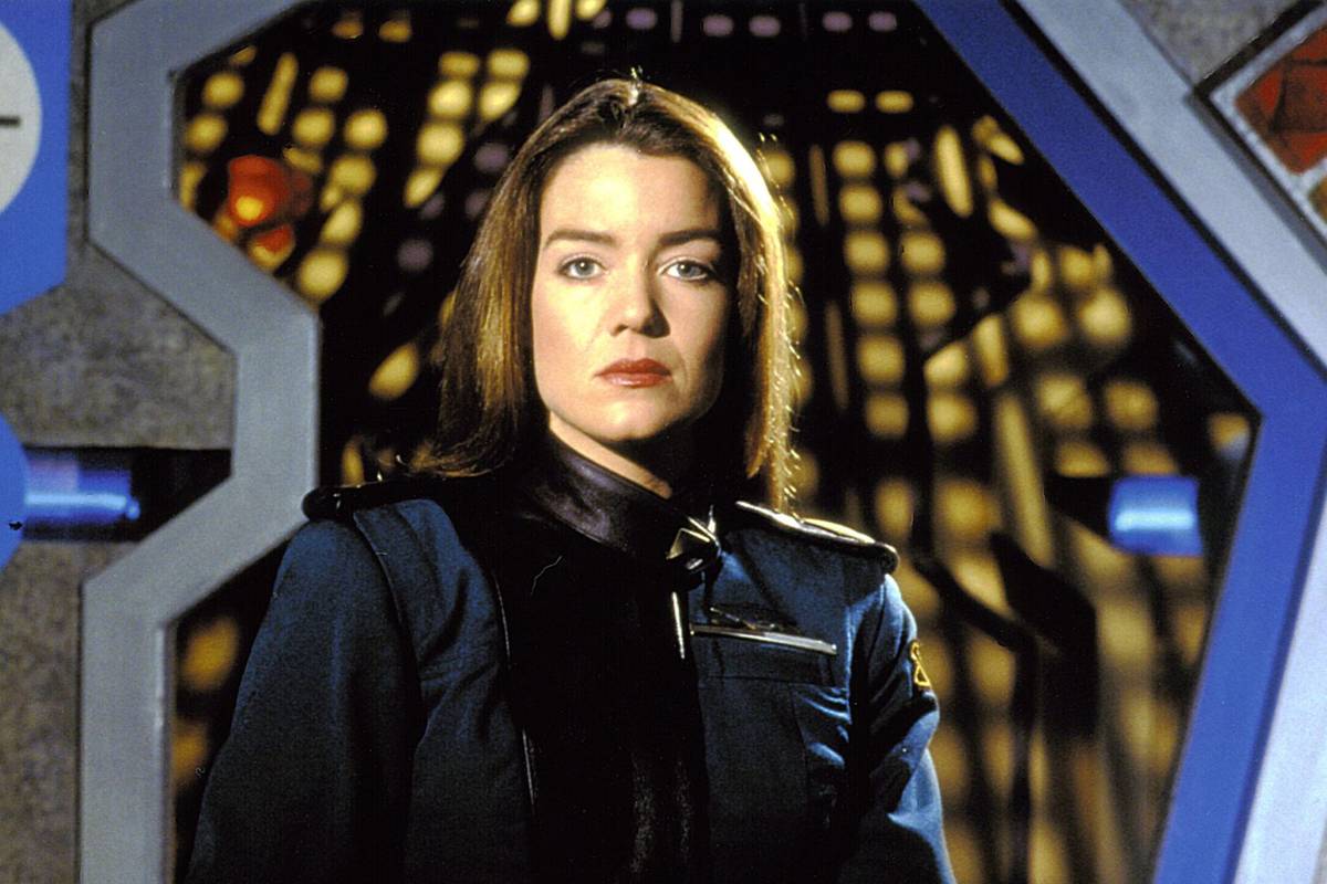 Epic space battle scene from the 90s sci-fi series Babylon 5