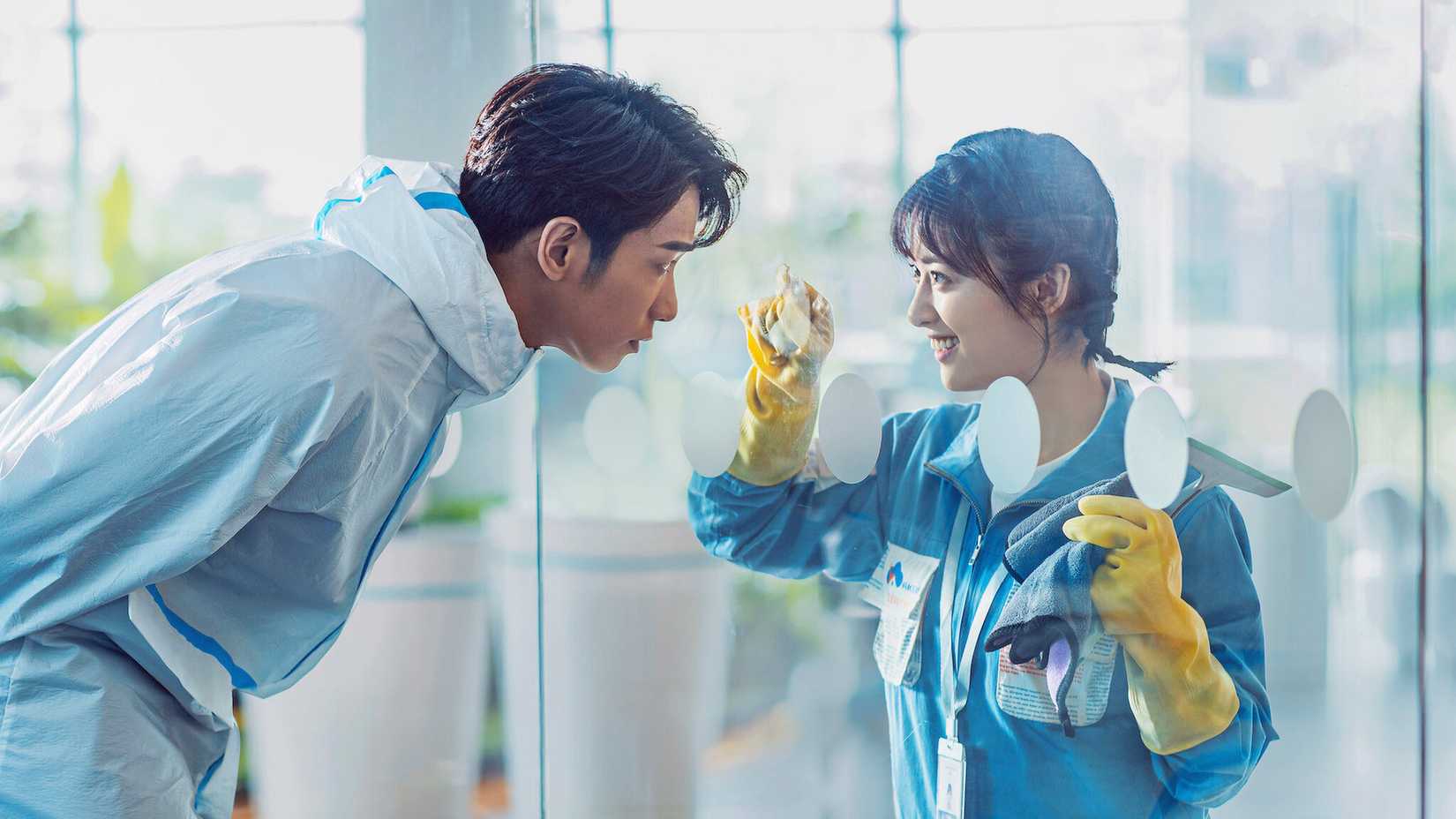 Jasper Liu como Gu Ren Qi e Shen Yue como Shi Shuang Jiao em Use For My Talent.