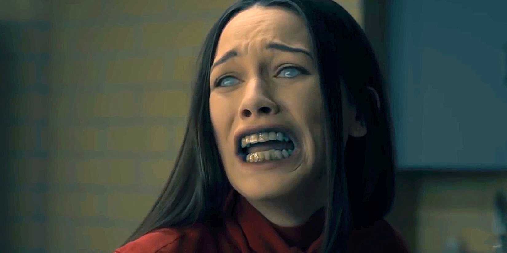 Victoria Pedretti as Nell in The Haunting of Hill House