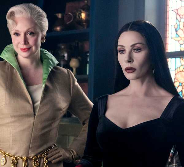 Weems e Morticia em Wednesday temporada 2