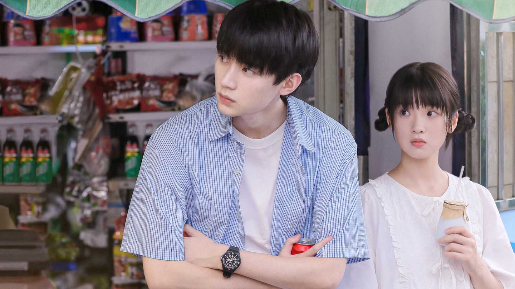 Zhang Miao Yi como Su Zai Zai e Zhou Yi Ran como Zhang Lu Rang em When I Fly Towards You.