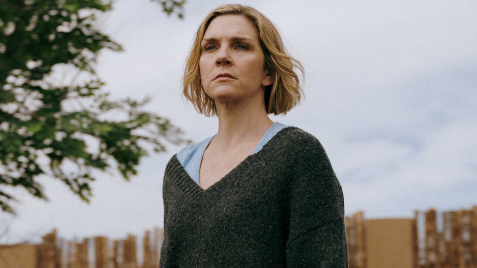 Rhea Seehorn como Carol em Pluribus