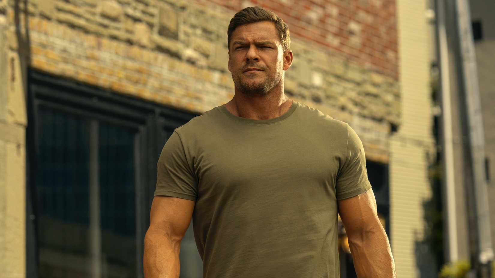 Alan Ritchson como Jack Reacher em Reacher
