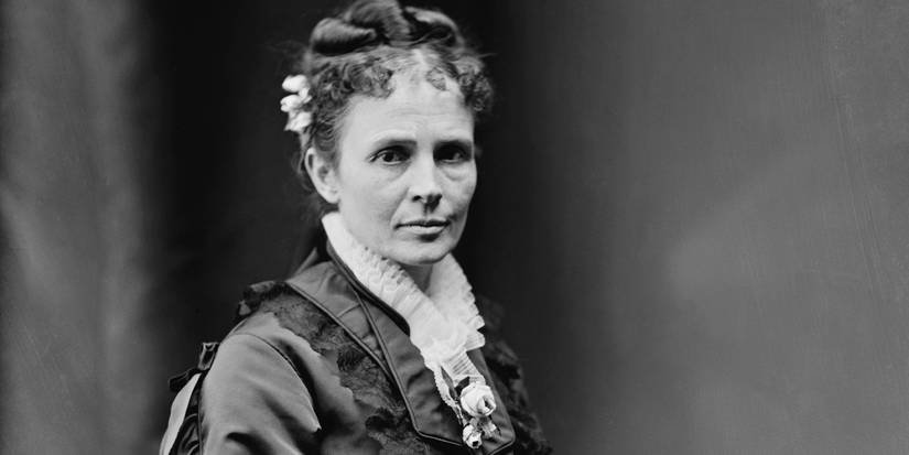 Uma fotografia da verdadeira Lucretia Garfield a mostra usando um vestido com o cabelo preso