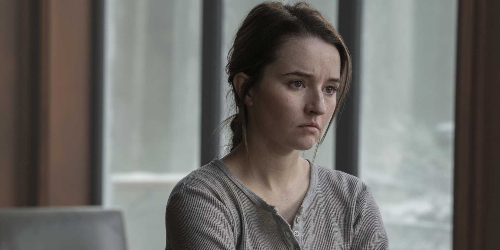 Abby mit verschränkten Armen in The Last of Us