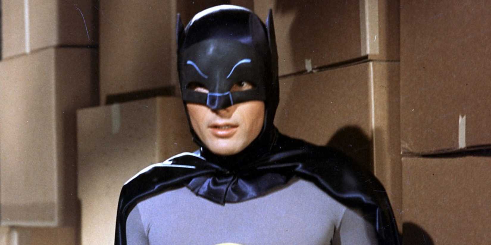 Adam West como Batman em sua série clássica