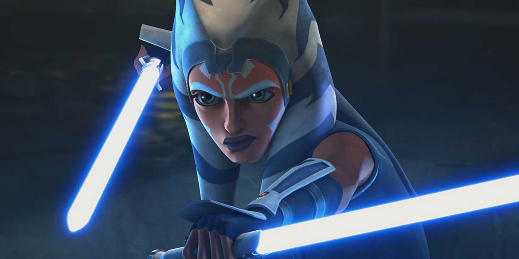 Ahsoka Tano empunhando dois sabres de luz azuis em Star Wars: The Clone Wars