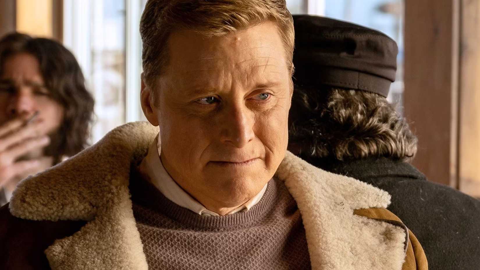 Alan Tudyk looking suspicious as Harry Vanderspeigle in Resident Alien