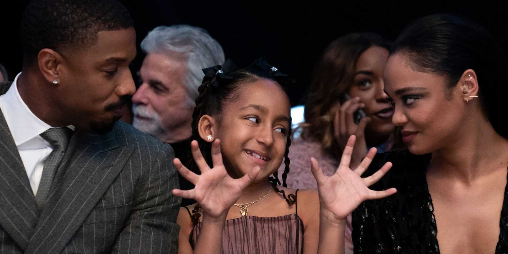 Amara Creed conversando com seus pais em Creed III