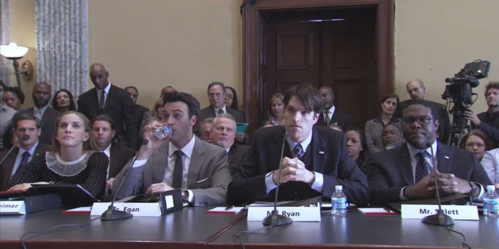 Amy, Dan, Jonah e Richard testemunhando em Veep