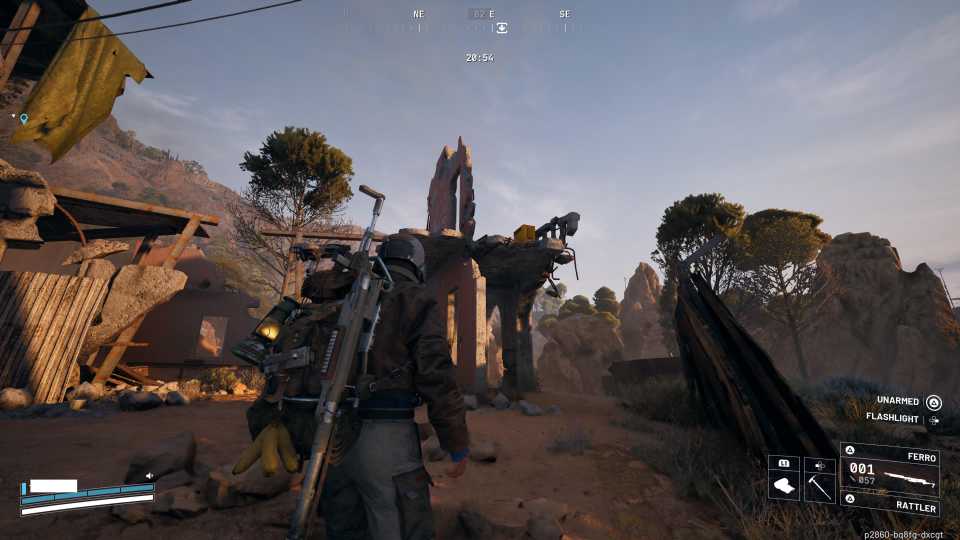 Персонаж из ARC Raiders, смотрящий вверх на желтую электрическую коробку, расположенную на обломках.