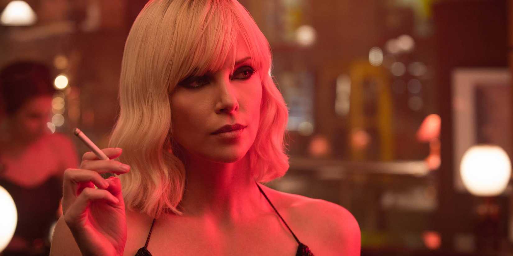 Charlize Theron smoking a cigarette as Lorraine in Atomic Blonde (2017)